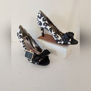 Alfani Black White Animal Print With Bow Women's 5 Inch Heels Never Worn Sz7